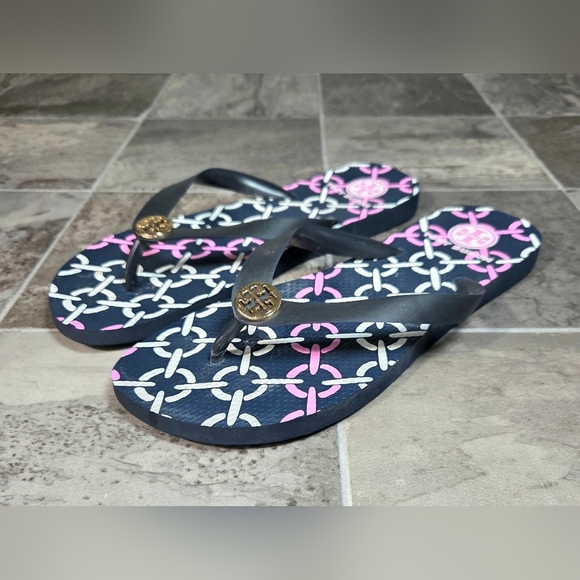 TORY BURCH SIGNATURE LOGO SANDALS. - Picture 3 of 9